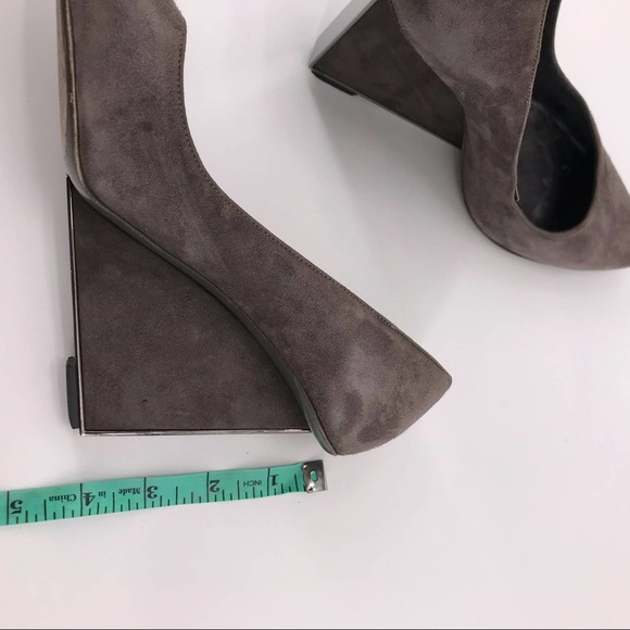 Halston Grey Suede Rectangular Wedge Pumps Sz 6 - Picture 10 of 12